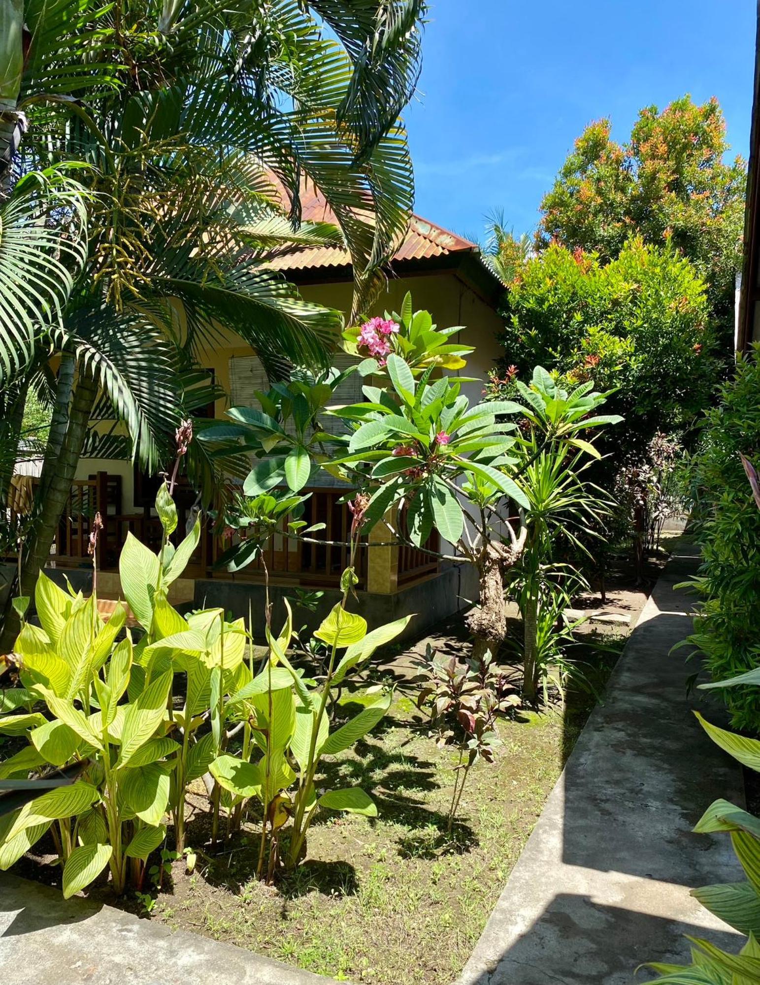 Puring Bungalows Gili Air Exterior photo